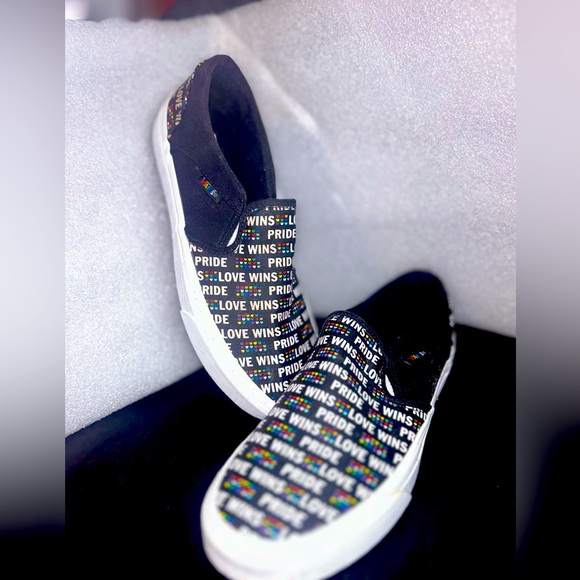 Vans Off The Wall - PRIDE - RAINBOW color 9w - Picture 1 of 14